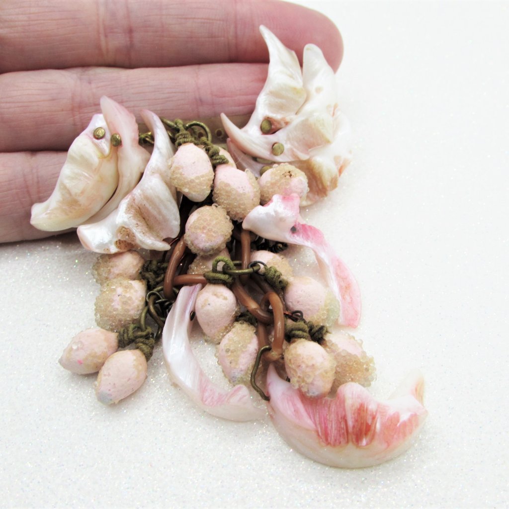Early Vintage Miriam Haskell Pink Seashell Dangle Brooch- Organic Nature Period 180$